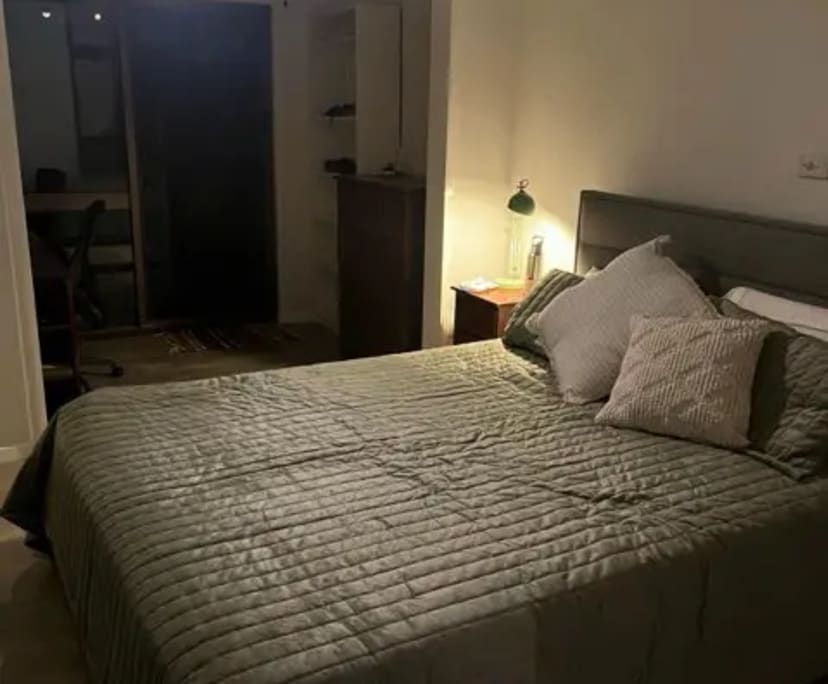 Furnished room in a flatshare