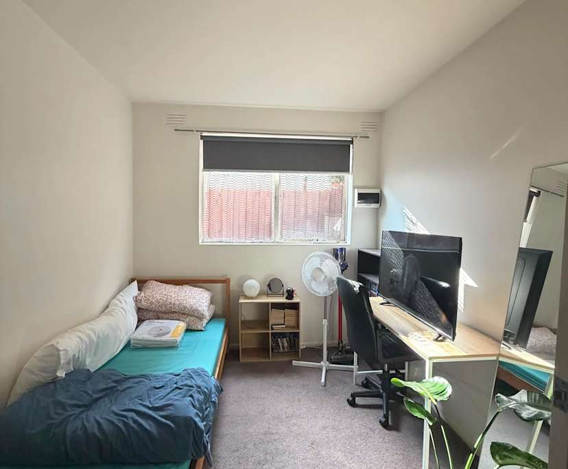 Furnished room in a flatshare