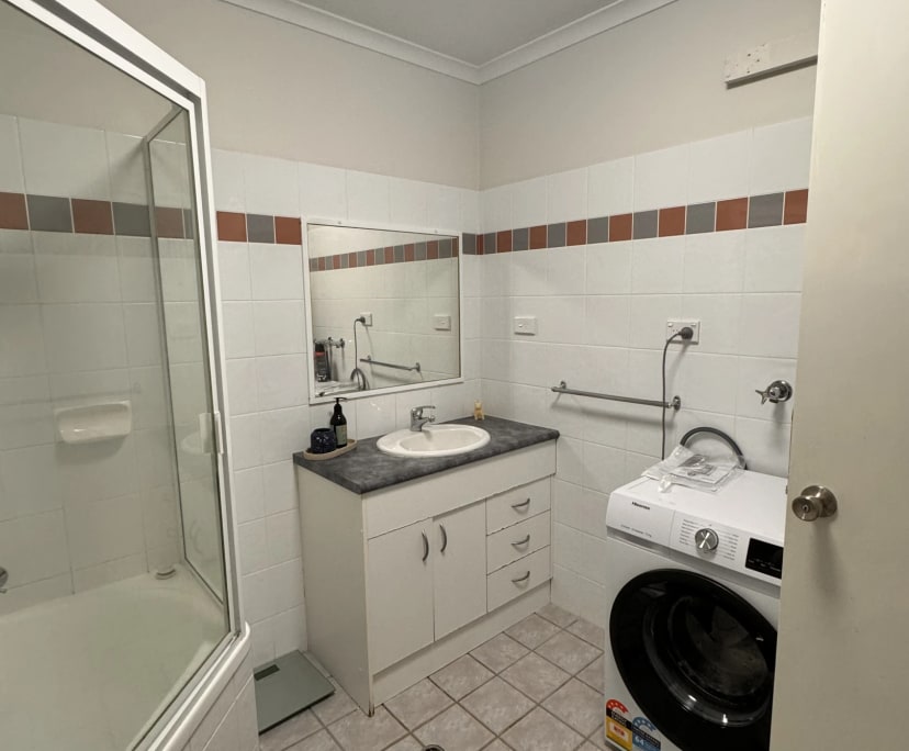 Furnished room with ensuite in a flatshare