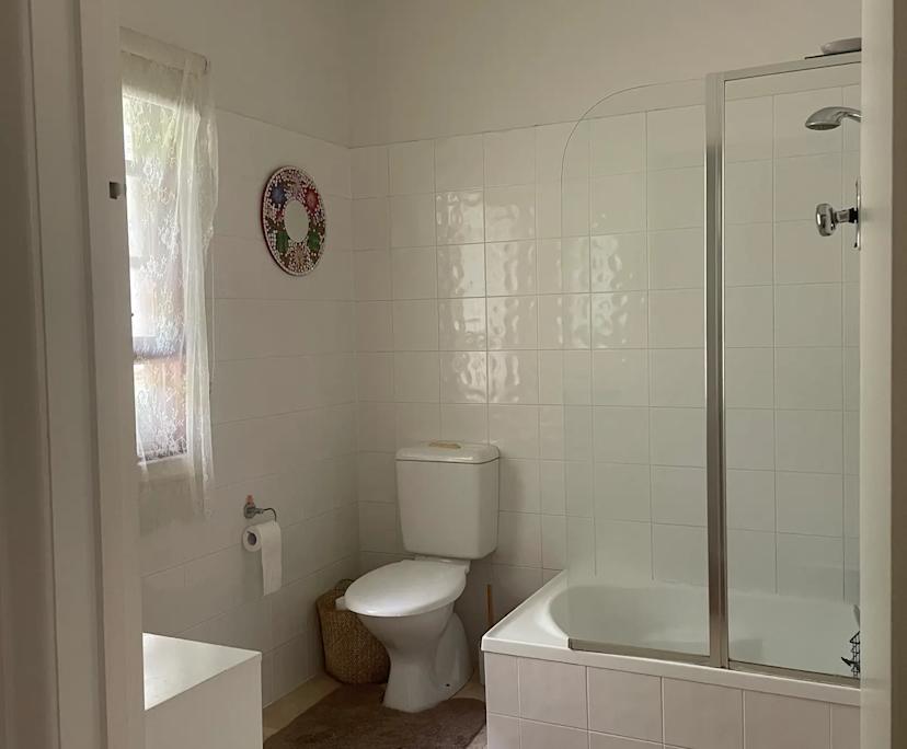 $215, Share-house, 3 bathrooms, Bardon QLD 4064