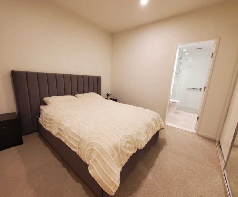 Furnished room with ensuite in a flatshare