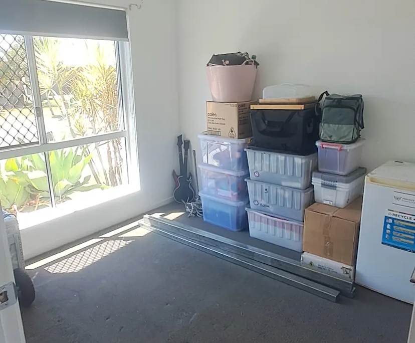 Unfurnished room in a flatshare