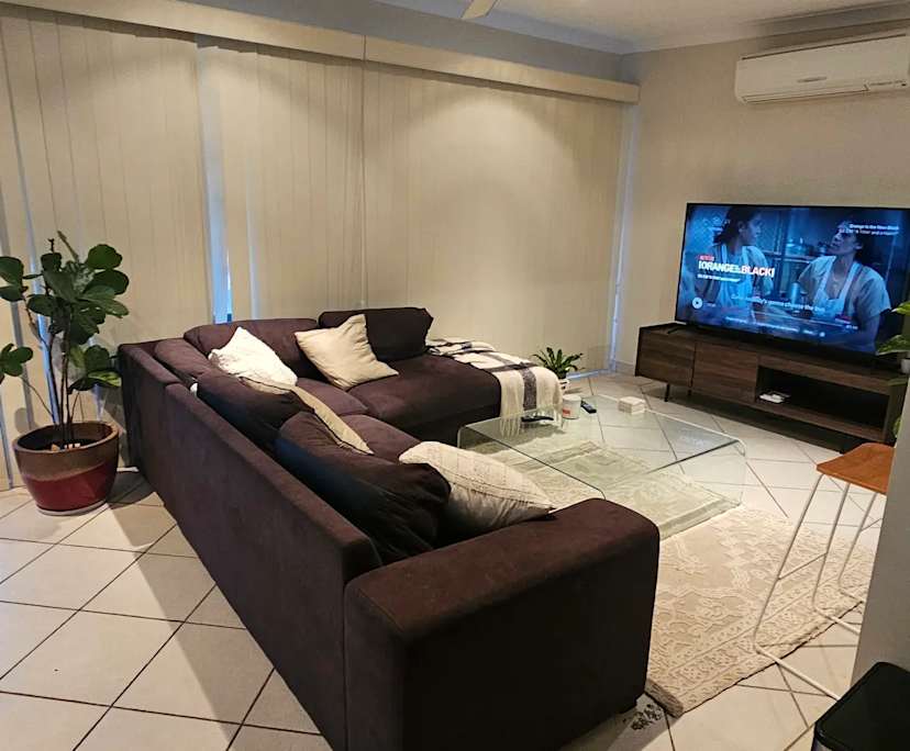 $380, Share-house, 3 bathrooms, Broadbeach Waters QLD 4218