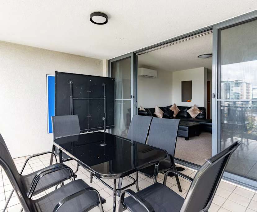 $1,000, Whole-property, 2 bathrooms, Toowong QLD 4066