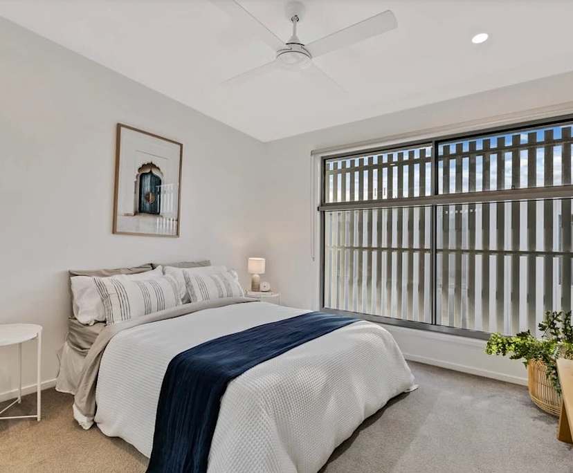 Furnished room with own bathroom