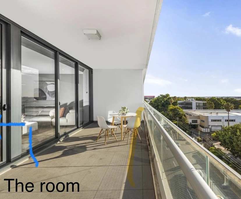 Furnished room in a flatshare