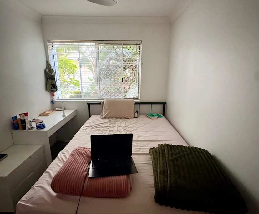 Room in a share house