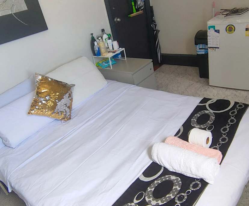 Furnished room in a flatshare