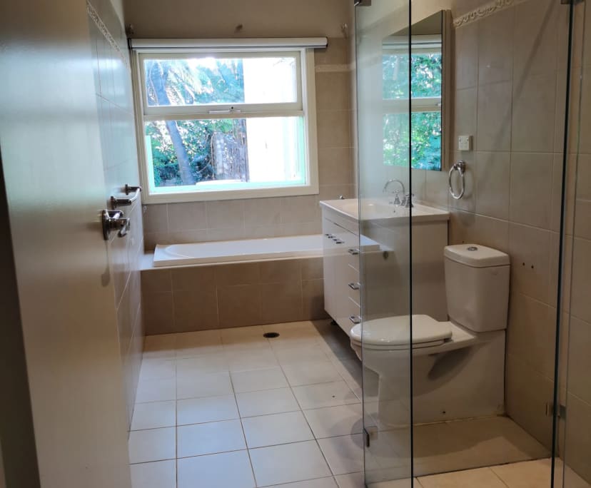 $850, Whole-property, 5 bathrooms, Hurstville NSW 2220
