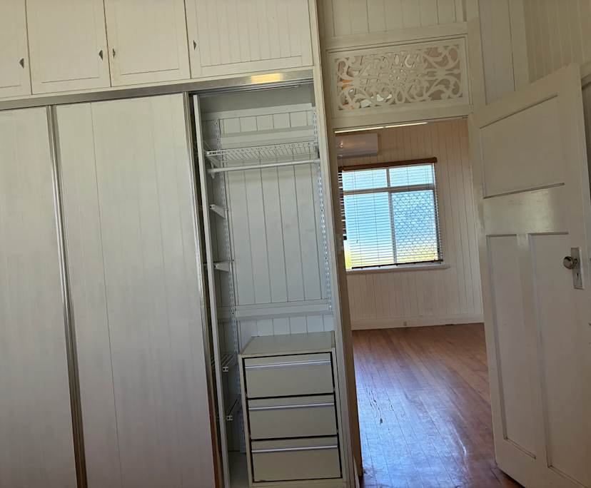 Room in a share house