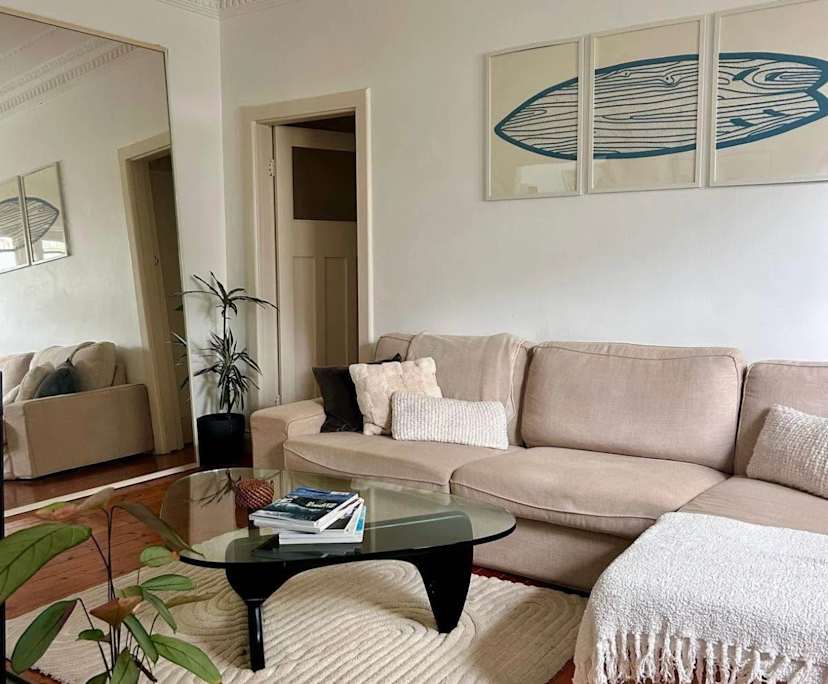 Furnished room in a flatshare