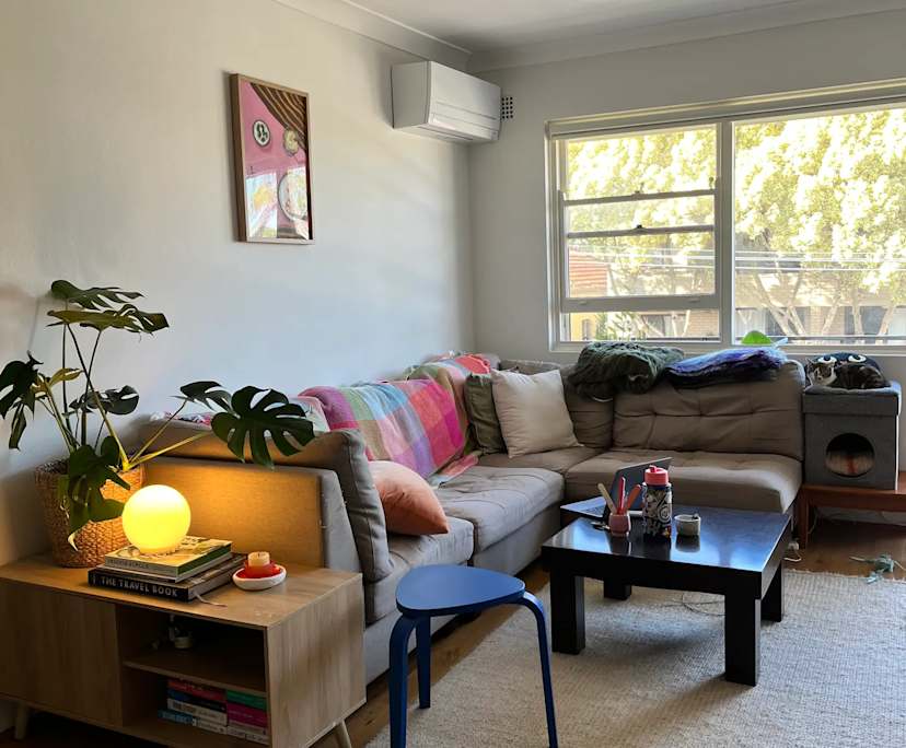 Unfurnished room in a flatshare