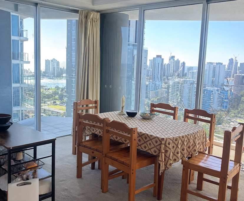 Furnished room with ensuite in a flatshare