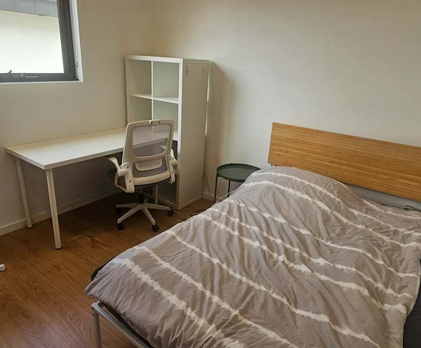 Furnished room with ensuite in a flatshare