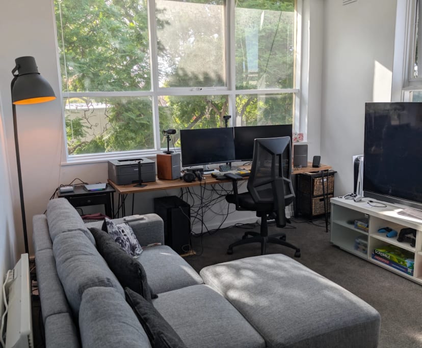 Unfurnished room in a flatshare