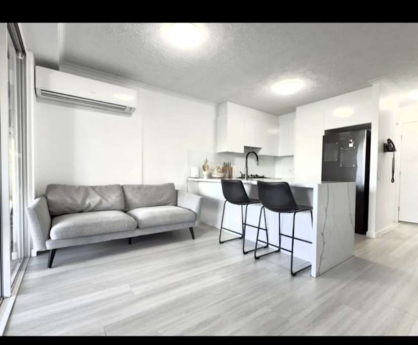 Furnished room in a flatshare