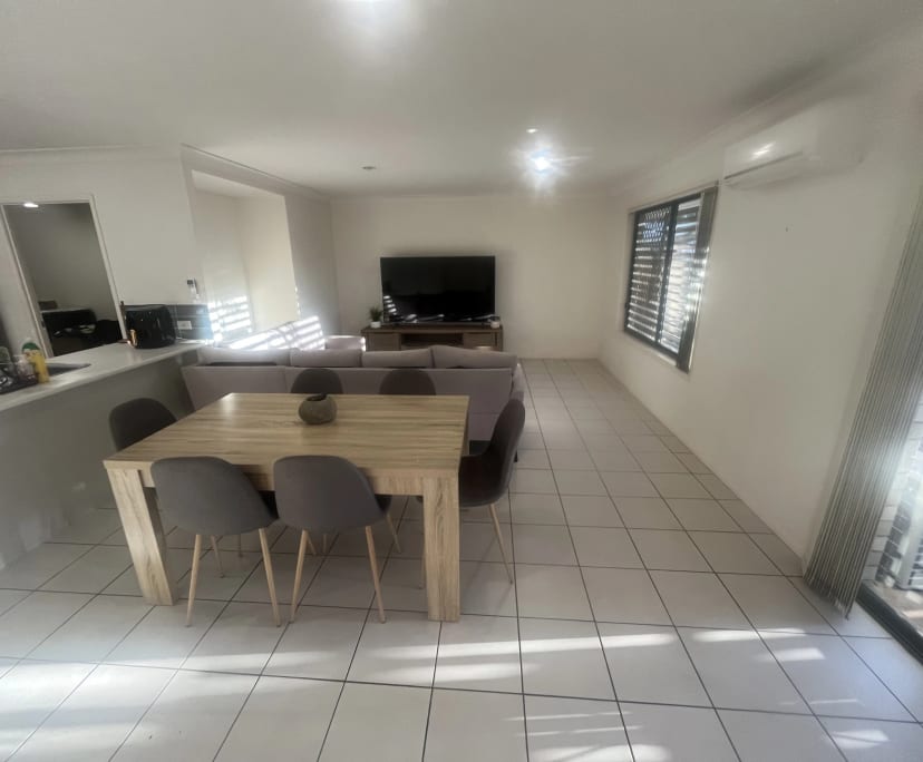 Room for Rent in Calamvale, Brisbane 250, Furnish...