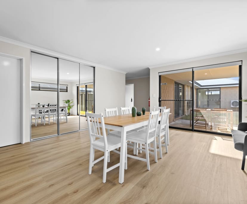 $325, Share-house, 5 bathrooms, Lakelands WA 6180