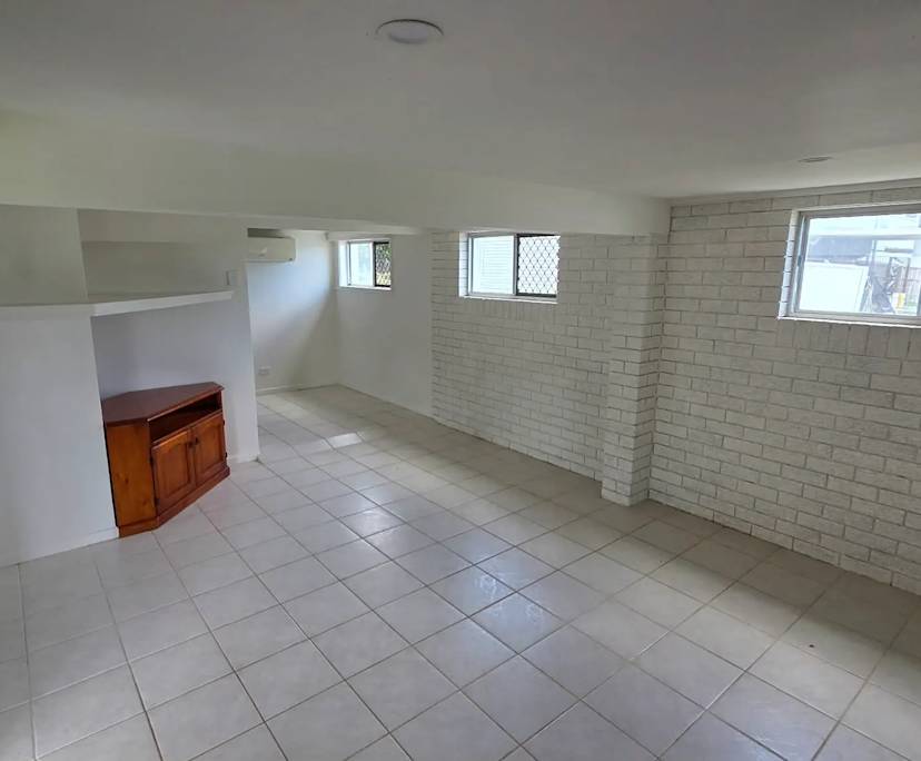 $550, Whole-property, 2 bathrooms, Wynnum West QLD 4178