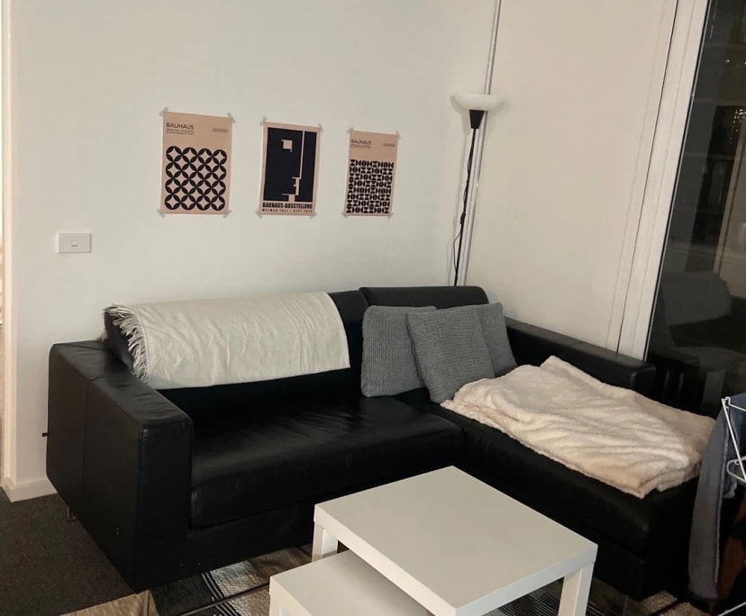 Furnished room in a flatshare