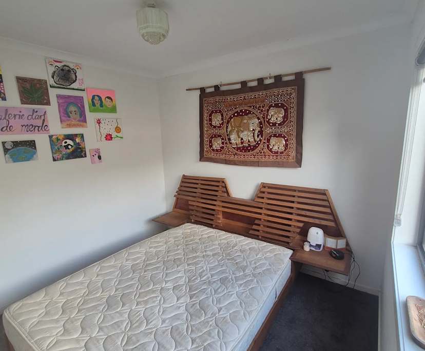 Room in a share house