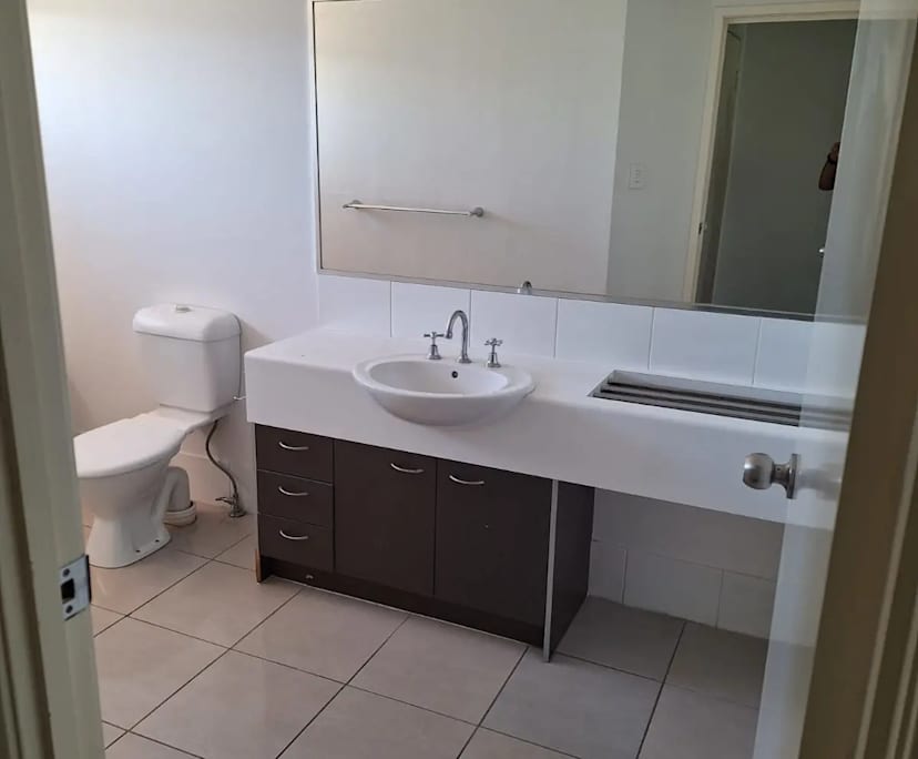 $295, Share-house, 3 bathrooms, Goodna QLD 4300