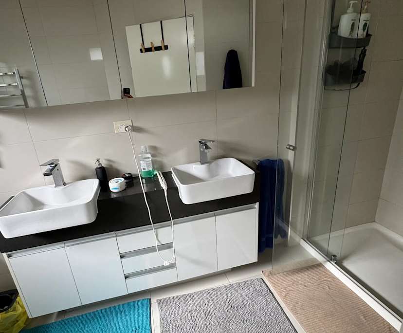 Room in a share house