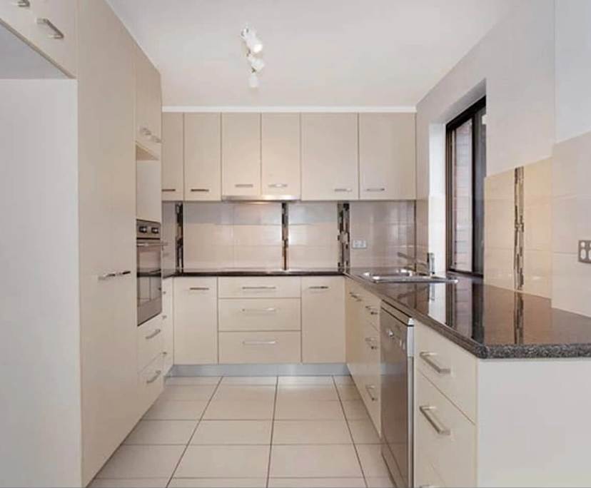 $300, Flatshare, 4 bathrooms, Alexandra Headland QLD 4572