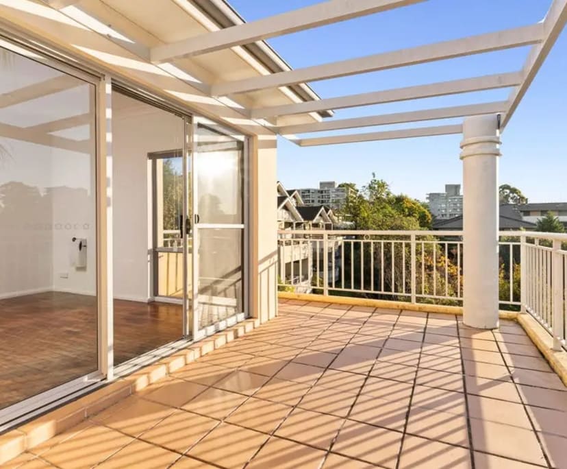 Furnished room with ensuite in a flatshare