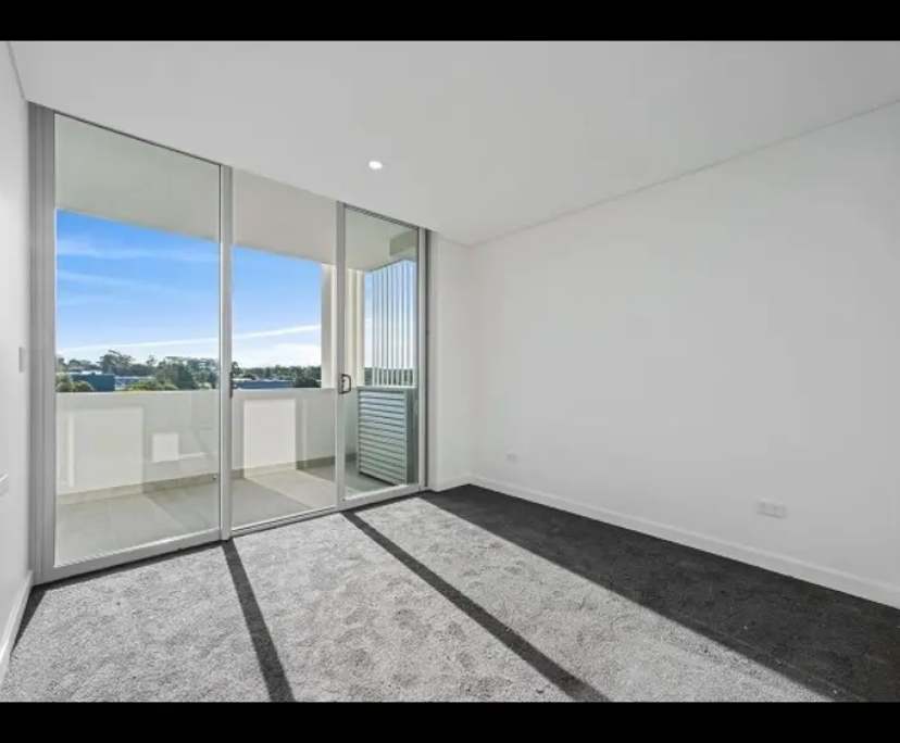 Unfurnished room with own bathroom