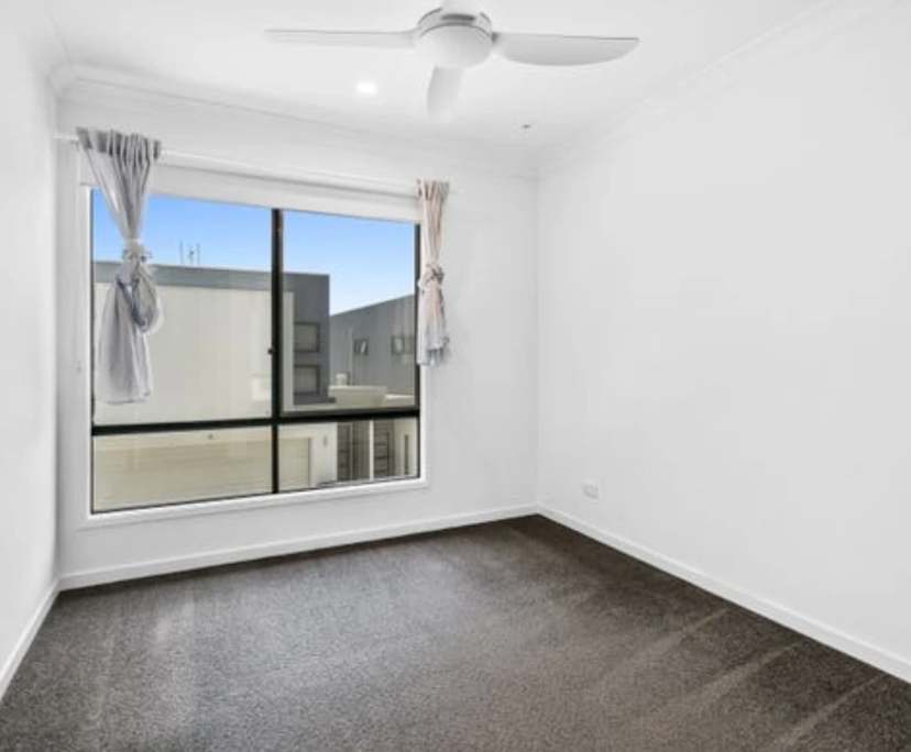 Unfurnished room in a flatshare
