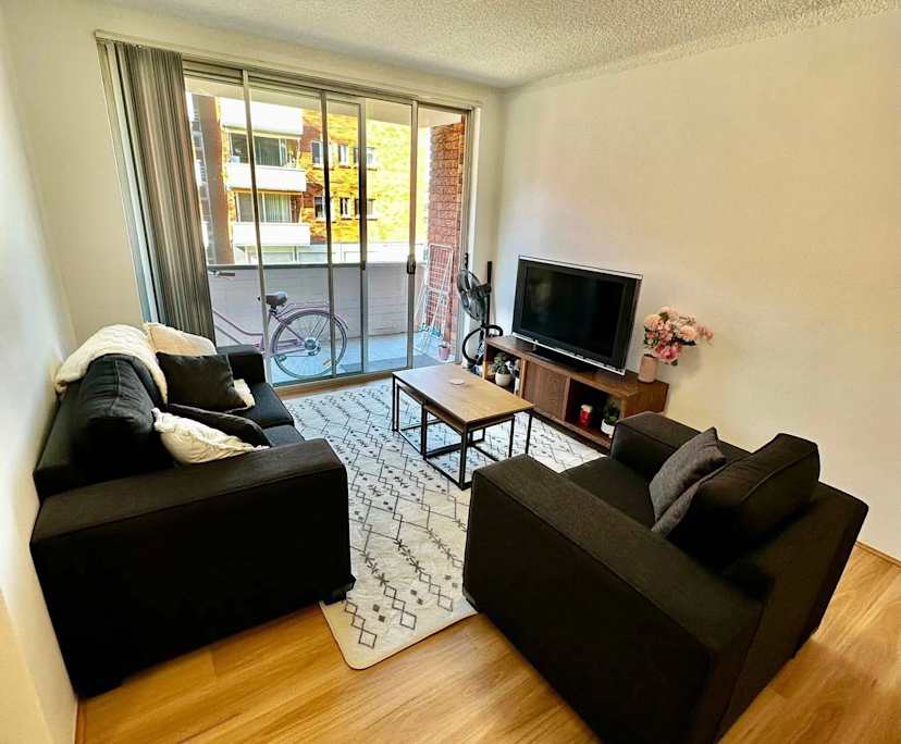 Furnished room in a flatshare