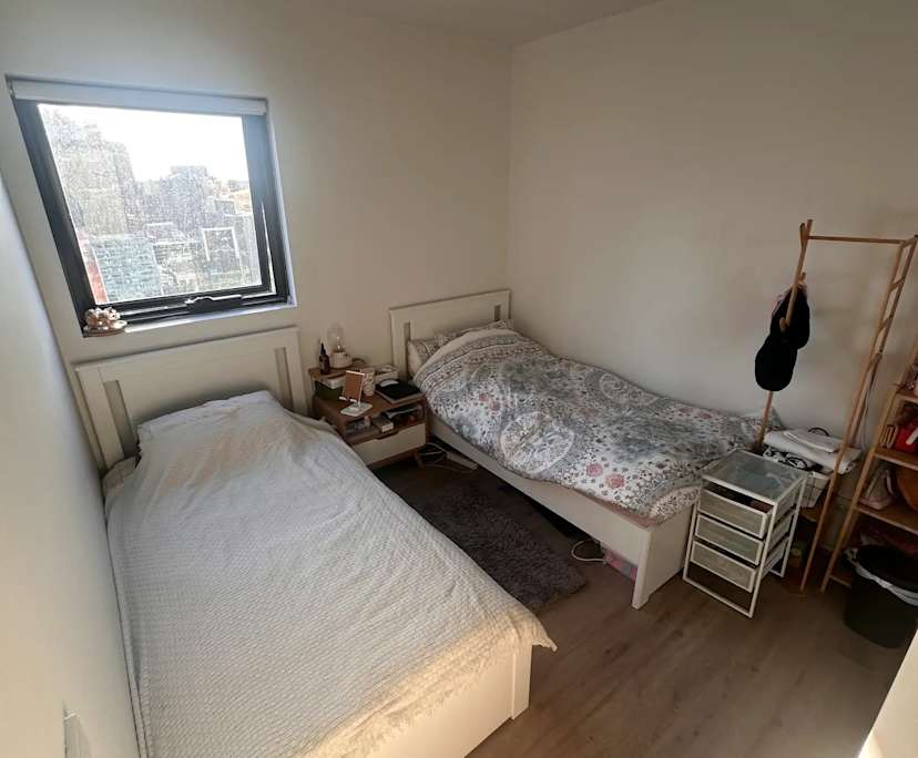 Furnished room in a flatshare