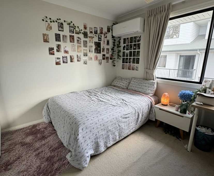 Room in a share house