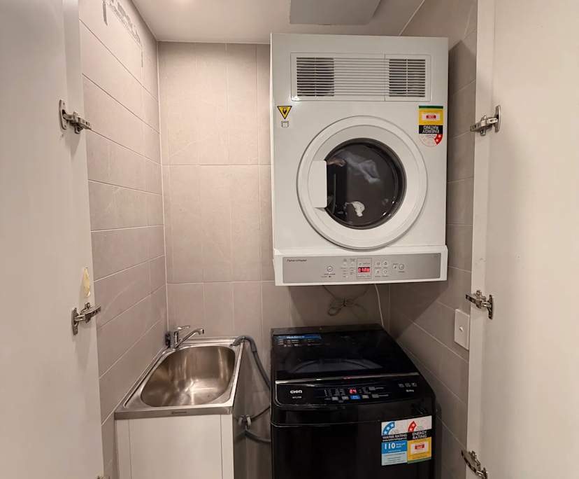 Furnished room with ensuite in a flatshare