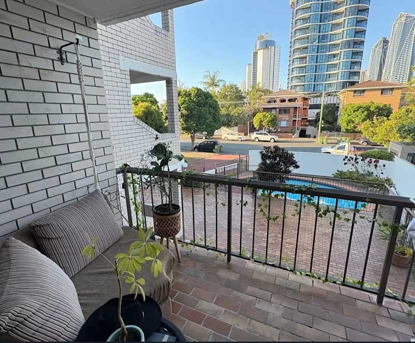 $350, Flatshare, 2 bathrooms, Broadbeach QLD 4218