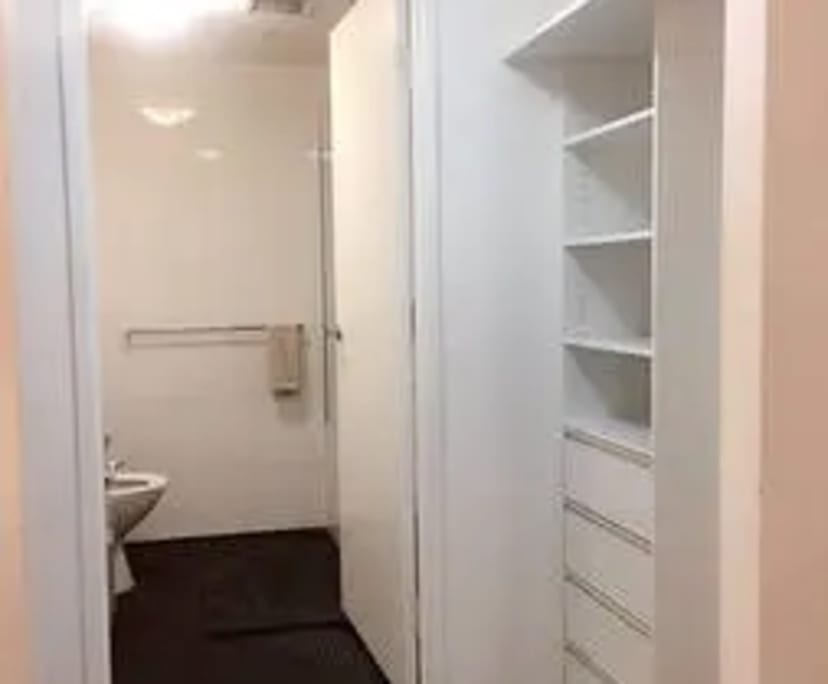 $1,250, Whole-property, 2 bathrooms, Sydney NSW 2000