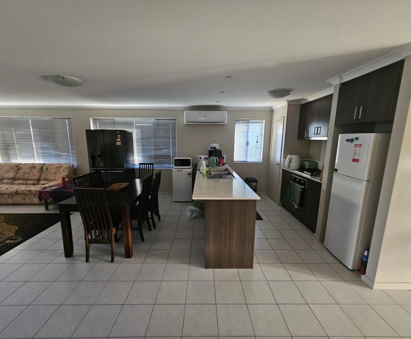 $250, Share-house, 4 bathrooms, Pearsall WA 6065