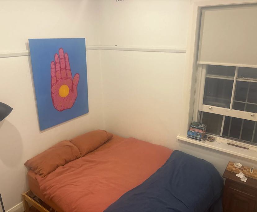Furnished room in a flatshare