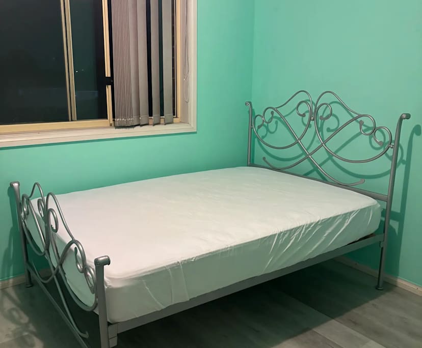 Room in a share house