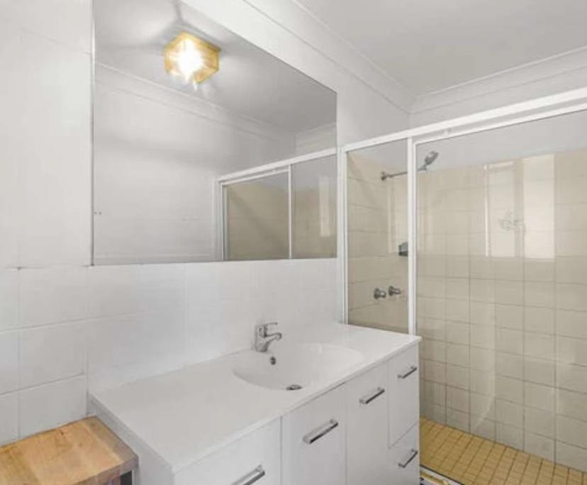 $390, Flatshare, 2 bathrooms, Mermaid Beach QLD 4218