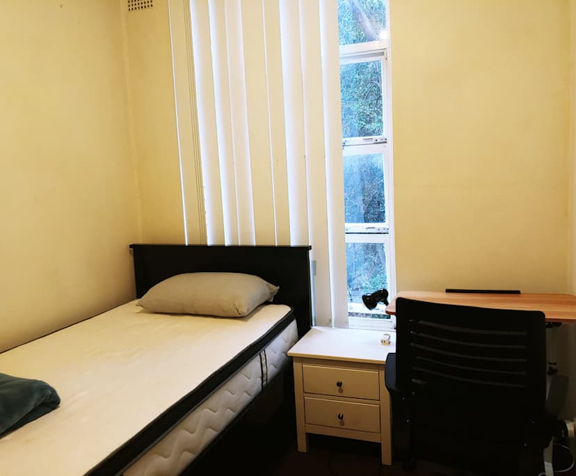 Furnished room in a flatshare