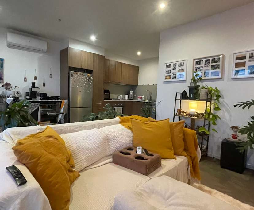 Unfurnished room in a flatshare