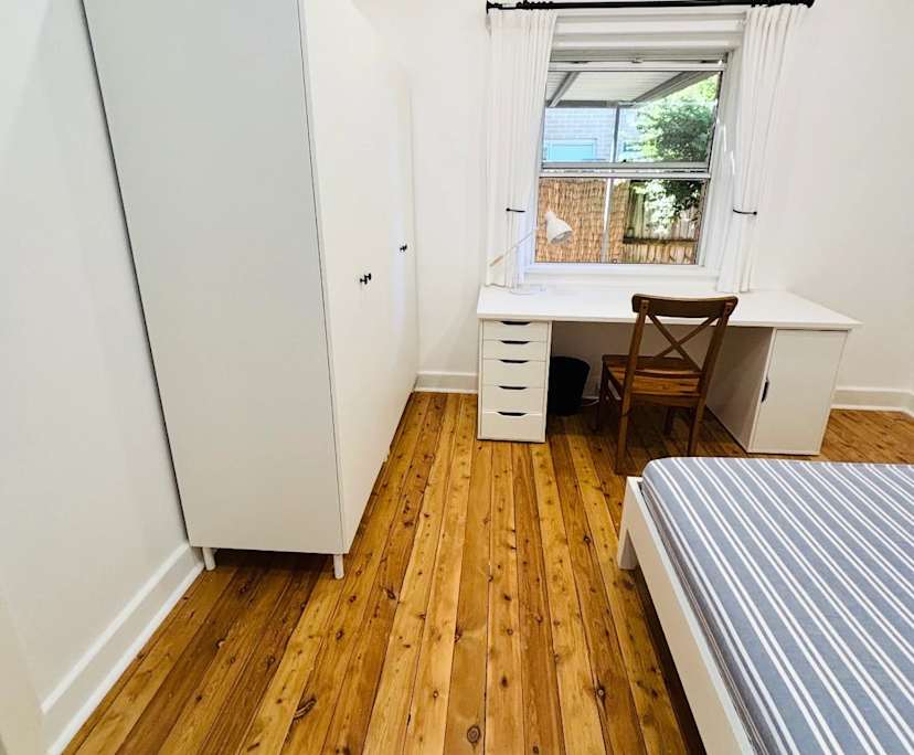 Furnished room in a flatshare