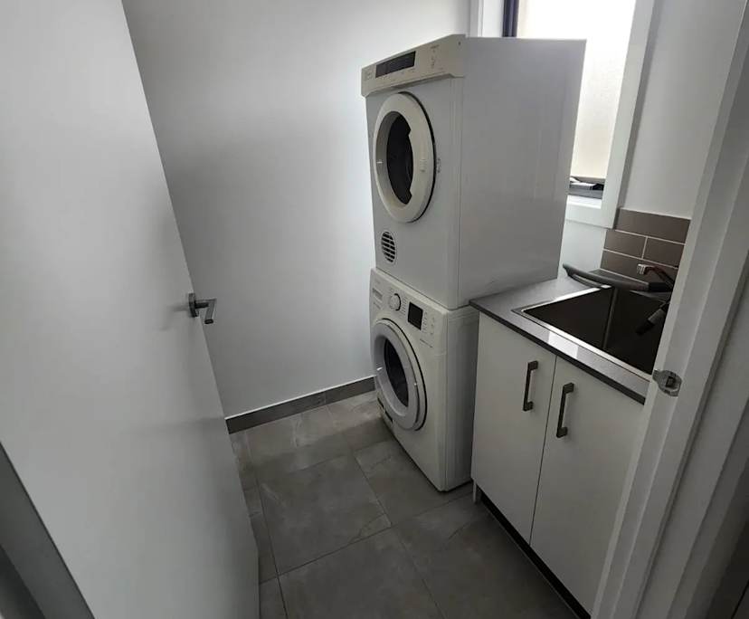 $240, Share-house, 3 bathrooms, Clyde North VIC 3978