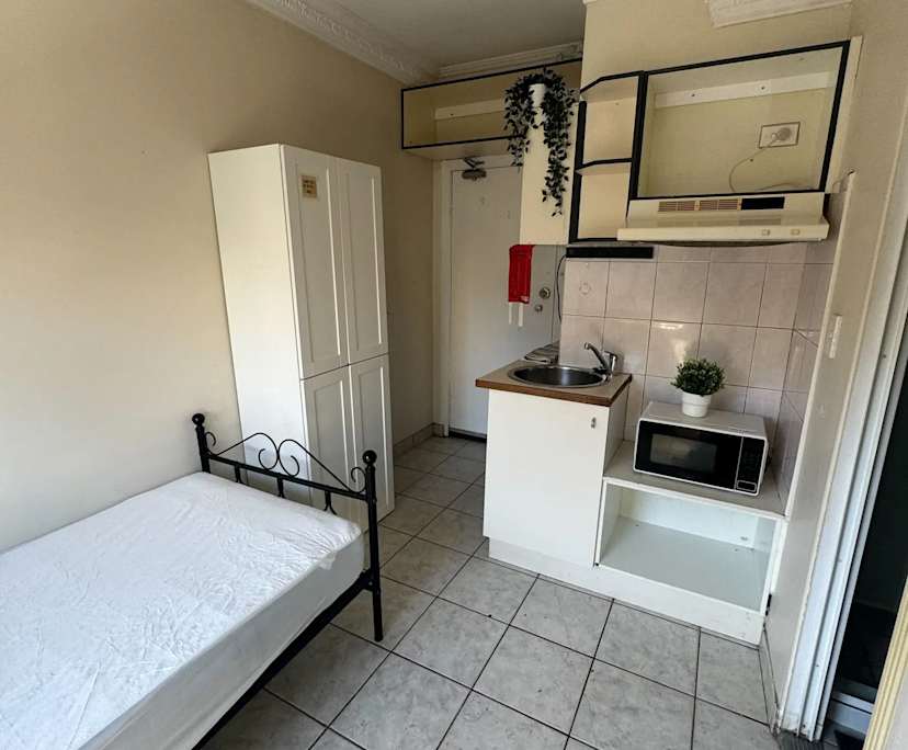 $450, Studio, 1 bathroom, Enmore NSW 2042