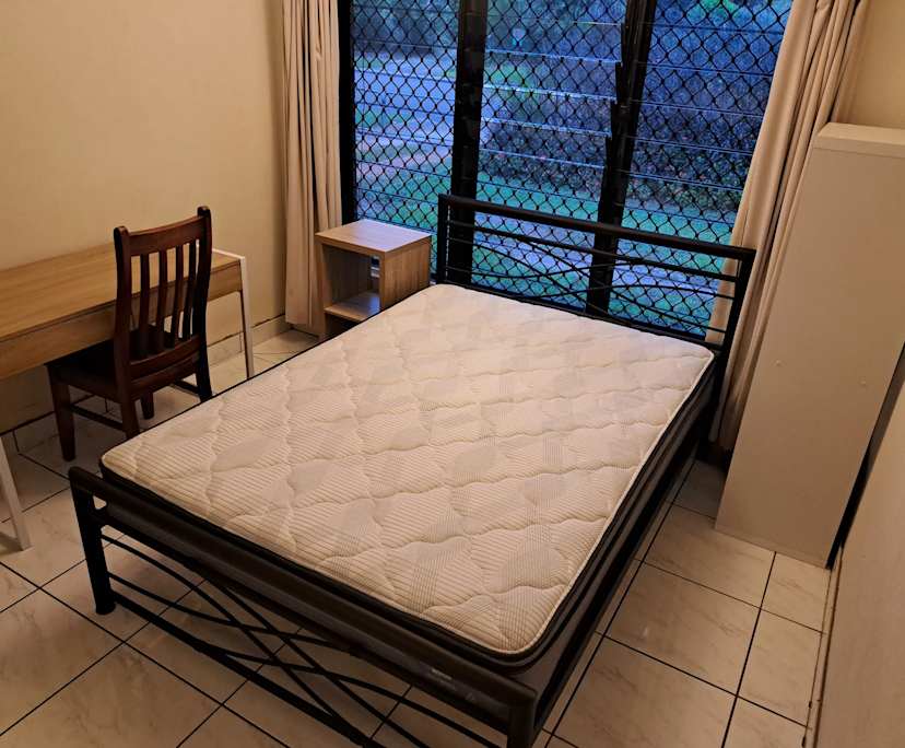 Room in a share house