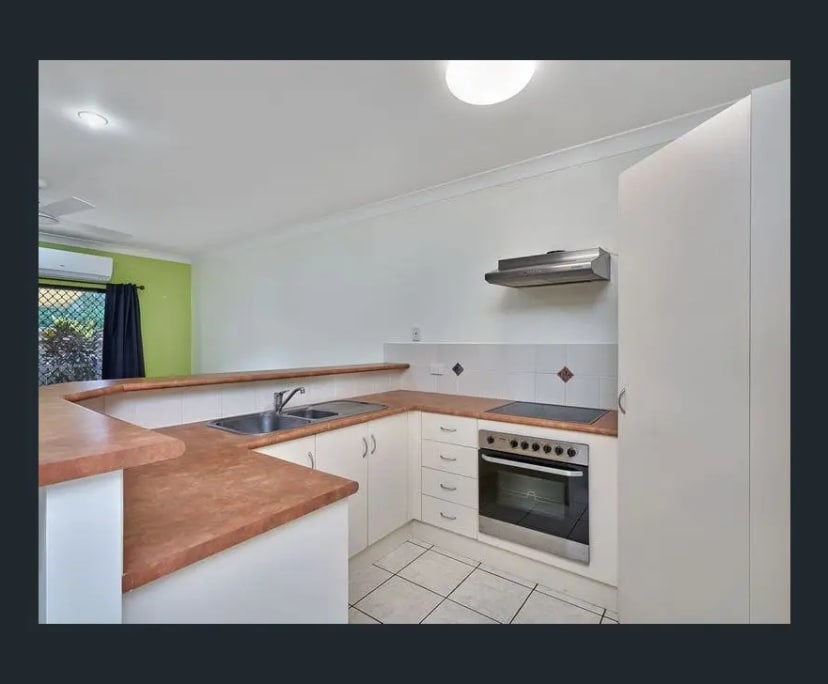 Unfurnished room with ensuite in a flatshare