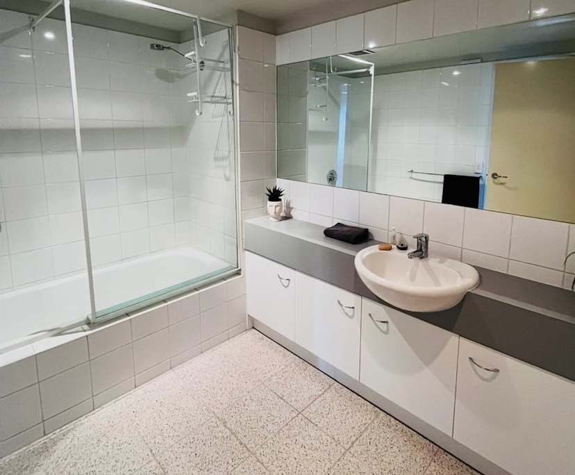 Furnished room in a flatshare