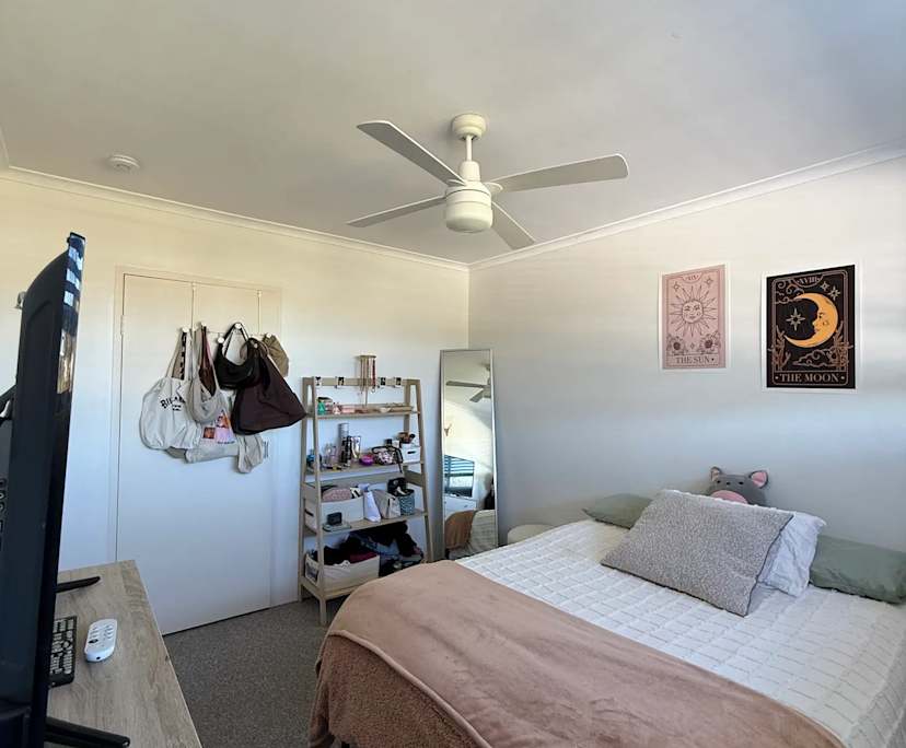Furnished room in a share house
